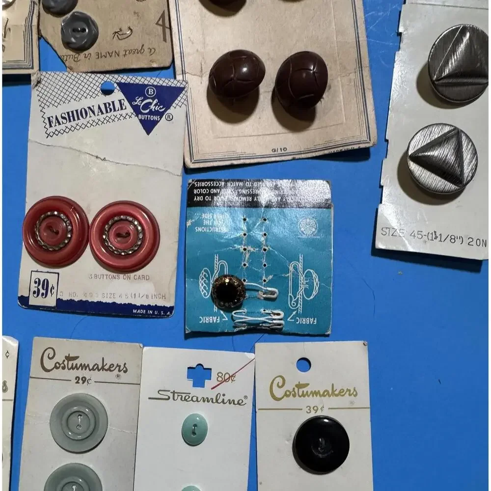 Vintage Lot of 95  Buttons on 25 Cards La Chic Costumakers  La Mode   C